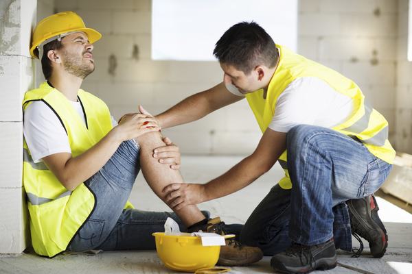 Va đập do tai nạn giao thông hay tai nạn nghề nghiệp là nguyên nhân gây gãy xương mác
