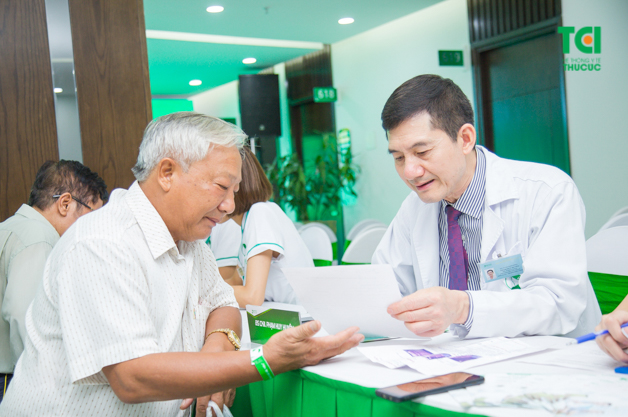 Bác sĩ CKII Phạm Huy Huyên - Trưởng khoa Ngoại, Phó giám đốc phụ trách khối ngoại tại Bệnh viện ĐKQT Thu Cúc là chuyên gia hàng đầu hiện nay trong lĩnh vực điều trị các bệnh lý về Thận - Tiết niệu (ảnh minh họa).