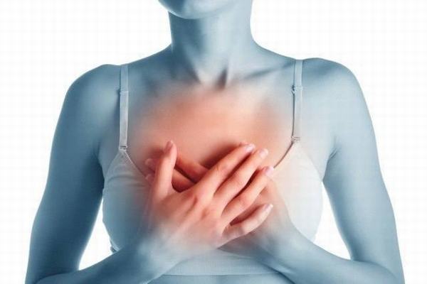 Đau ở giữa xương ức là dấu hiệu cảnh báo nhiều bệnh nguy hiểm