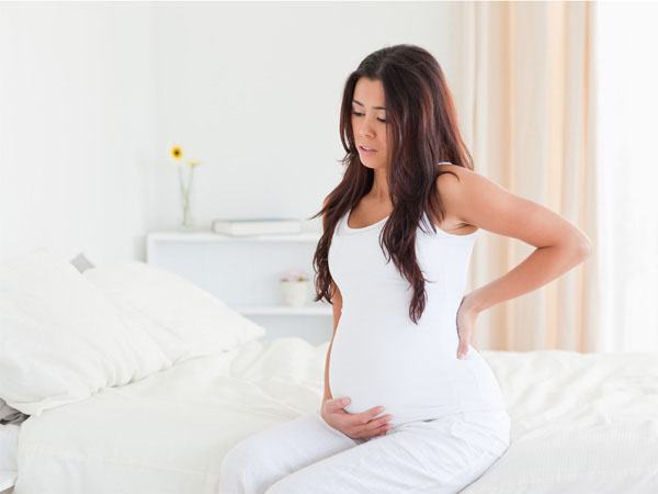 Đau xương chậu khi mang thai khiến mẹ bầu mệt mỏi, khó chịu