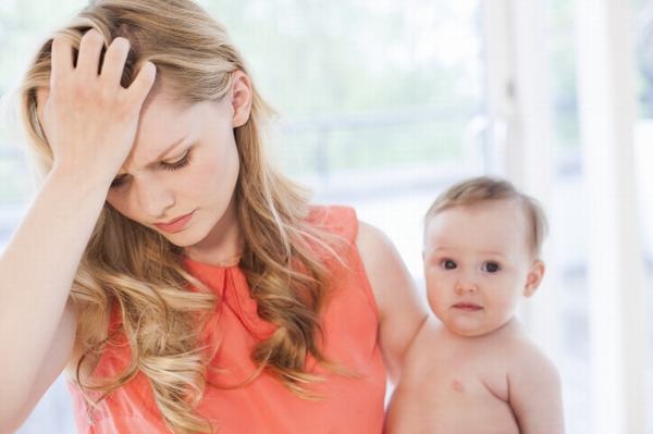 Chăm sóc trẻ, làm việc nhà sau sinh cũng khiến mẹ bỉm sữa bị đau xương chậu, đau lưng kéo dài