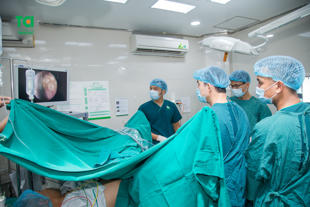 Tán sỏi nội soi ngược dòng là một trong những đột phá trong công nghệ trị sỏi, đem lại hiệu quả tán sỏi cao, ít xâm lấn, thời gian phục hồi nhanh