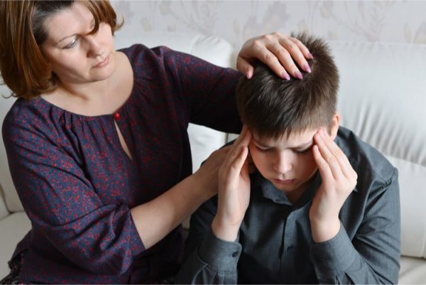 biểu hiện đau đầu ở trẻ em
