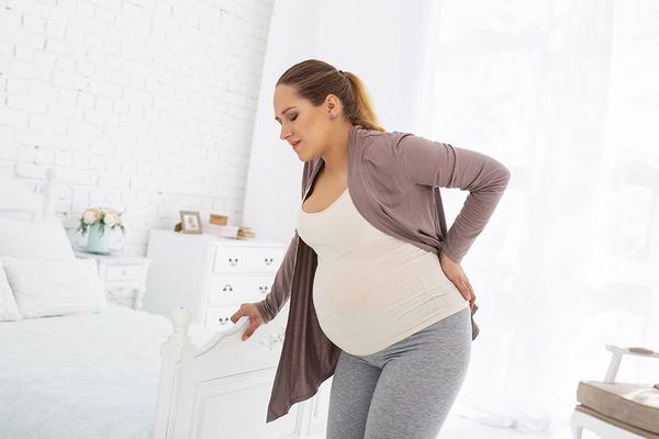 Đau lưng khi mang thai khiến mẹ bầu khó chịu