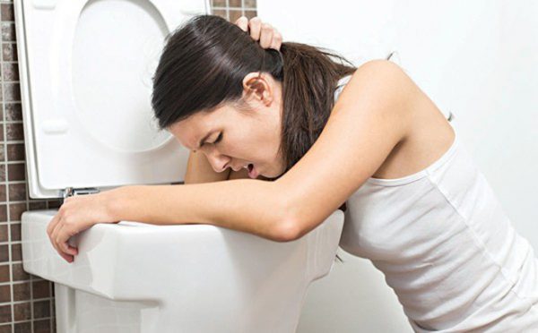 Xử trí khi bị ngộ độc thực phẩm