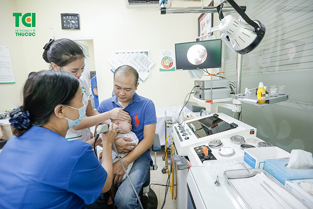 Chuyên khoa Nhi Thu Cúc quy tụ đội ngũ bác sĩ Nhi khoa giỏi, hệ thống trang thiết bị hiện đại cùng phác đồ điều trị hạn chế kháng sinh được rất nhiều bậc phụ huynh tin tưởng và lựa chọn.
