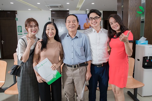 hinh-anh-kiem-tra-suc-khoe-dinh-ky-may-lan-trong-nam-de-co-the-tranh-xa-mam-mong-benh-1 (1)