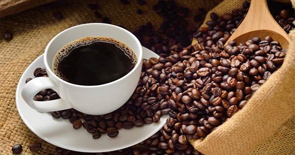 Mẹ bầu nên kiêng tránh uống cà phê vì chúng chưa cafein