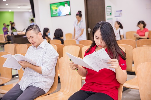 hinh-anh-nhan-vien-co-tham-nien-bao-nhieu-nam-thi-duoc-kham-suc-khoe-cong-ty-1 (3)