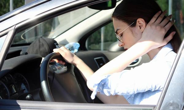 Người lái xe ngồi lâu trước vô lăng cũng gây đau nhức xương khớp