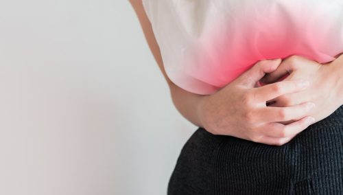 Một trong những biểu hiện lâm sàng của người bị viêm phúc mạc nguyên phát là đau bụng