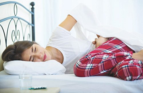 Viêm phúc mạc tiên phát là tình trạng nhiễm khuẩn phúc mạc có nguồn gốc từ nhiễm khuẩn ngược dòng từ loa vòi trứng, đường máu hoặc đường bạch huyết.