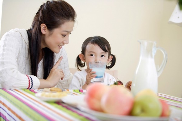 bảo vệ sức khỏe cho trẻ mùa nóng khi đến trường