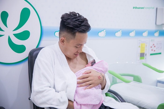 Áp da với con... Thứ cảm xúc chẳng thể nói thành lời và cũng không có ngôn từ hoa mỹ nào có thể diễn tả được