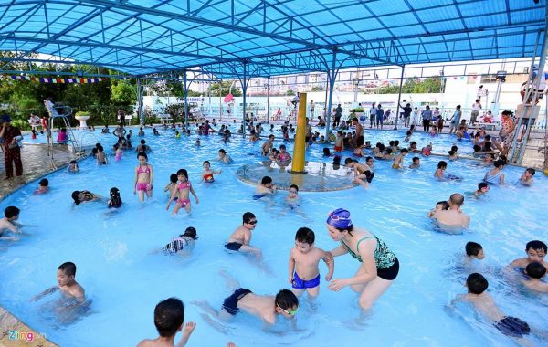 trẻ mắc nhiều bệnh từ bơi lội