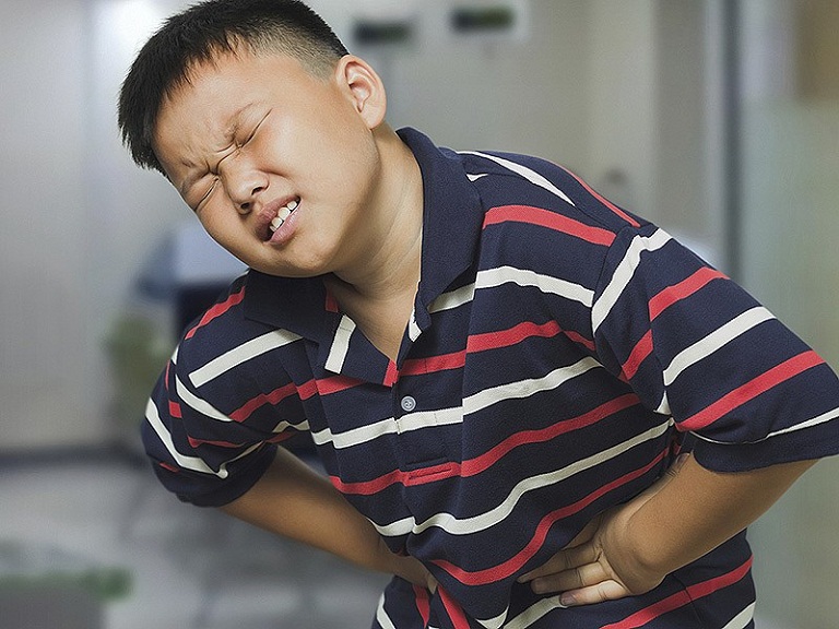 BIỂU HIỆN NHIỄM HP Ở TRẺ EM CÓ THỂ LÀ NÔN RA MÁU HOẶC ĐI NGOÀI PHÂN ĐEN