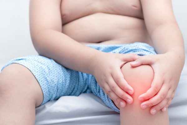 trẻ còi xương thể bụ gây áp lực lên hệ xương khớp