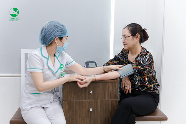 Kkắc Việt và mẹ