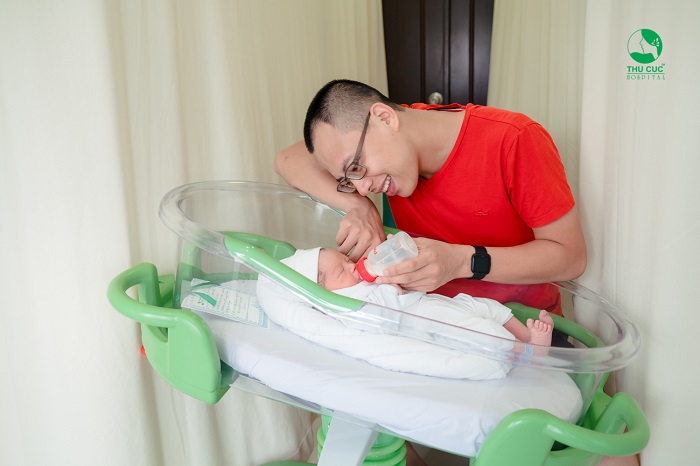 Theo chế độ thai sản 2020, vợ sinh nở người chồng cũng được nghỉ chăm vợ theo số ngày quy định