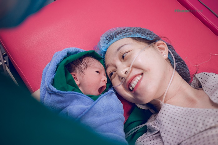 Khi đủ điều kiện hưởng chế độ thai sản, mẹ sẽ nhận được các chế độ, tiền trợ cấp thai sản theo quy định