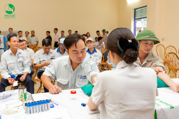 Việc tổ chức khám sức khỏe định kỳ cho cán bộ nhân viên luôn được Lãnh đạo công ty sơn tổng hợp Hà Nội quan tâm