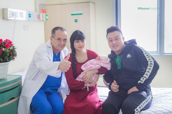 Hãy đăng ký thai sản trọn gói tại Bệnh viện ĐKQT Thu Cúc để được các bác sĩ hàng đầu chăm sóc và được trải nghiệm phương pháp da kề da sau sinh nhé!