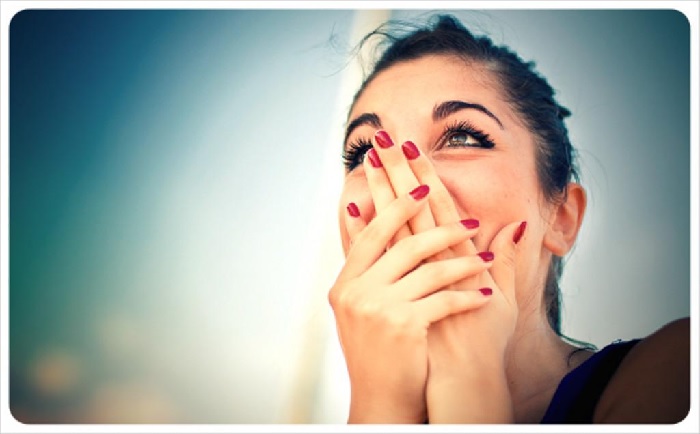 Nháy, giật mắt trái nữ giới là điềm báo cho nhiều điều thú vị