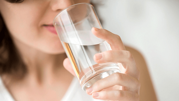 Cần uống nhiều nước để ngăn ngừa sỏi tiết niệu