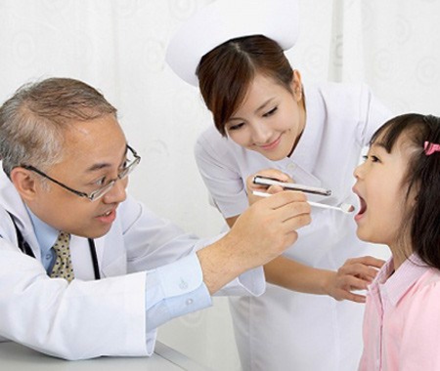 Khám sức khỏe định kỳ cho trẻ giúp ba mẹ theo sát quá trình phát triển, kiểm soát và phòng ngừa bệnh cho bé