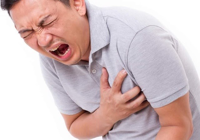 Cơn đau ngực trái diễn ra nhanh chóng, nên nhiều người chủ quan bỏ qua hoặc cho là do trào ngược dạ dày tác động.