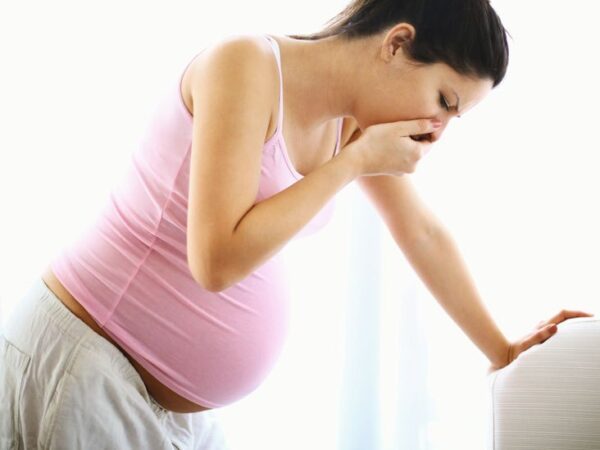 Nôn và buồn nôn là các rối loạn tiêu hóa khi mang thai hay gặp