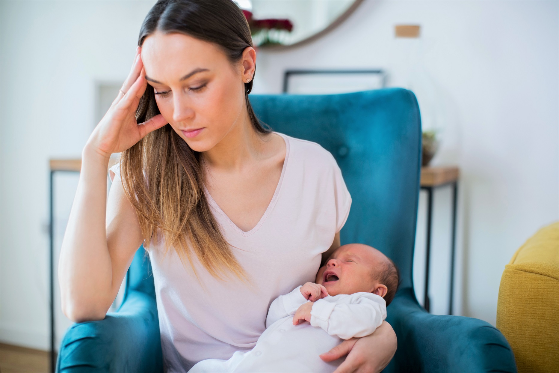 Rối loạn nội tiết tố nám sau sinh - Vấn đề muôn thuở của chị em