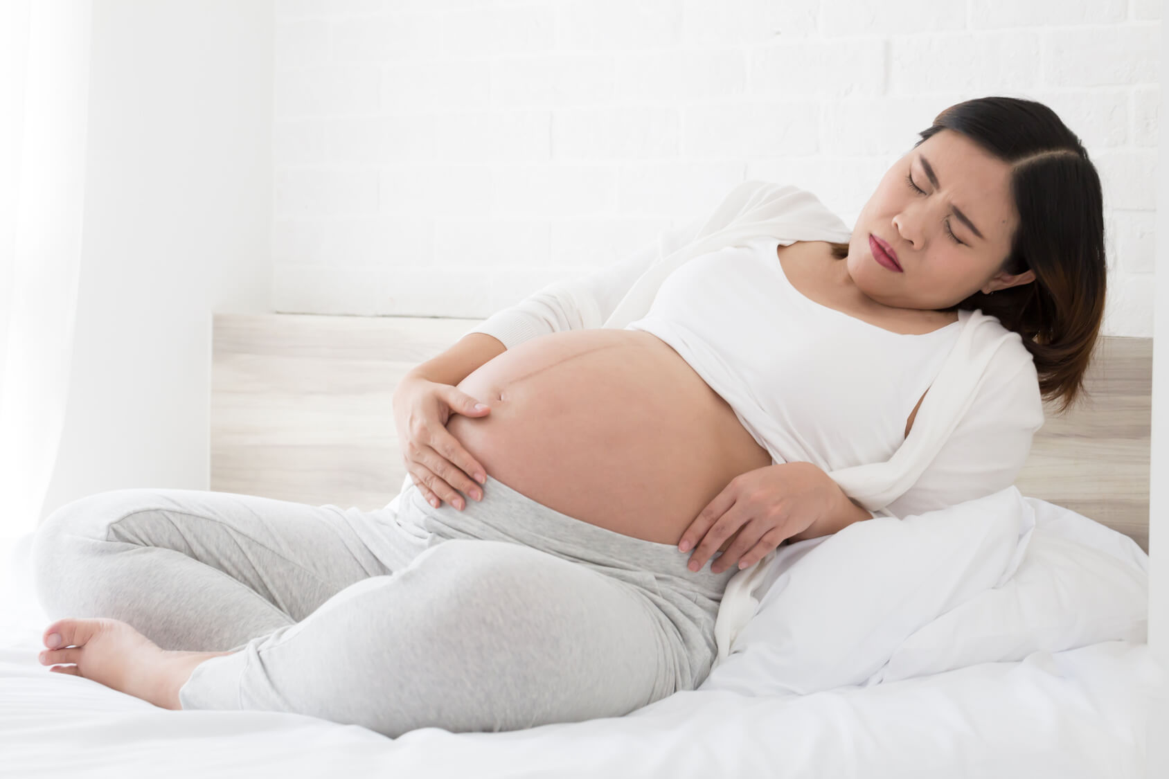 Sinh non là hiện tượng mẹ chuyển dạ sớm khi thai kỳ chưa đủ tuần tuổi