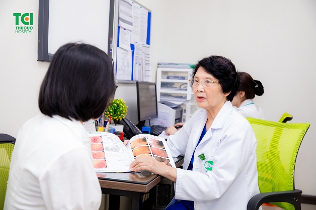 Tiến sĩ, Bác sĩ CKII Phạm Thị Bình tư vấn cách ngăn chặn ung thư tiêu hóa tại Hội đàm chuyên gia ngày 18/11