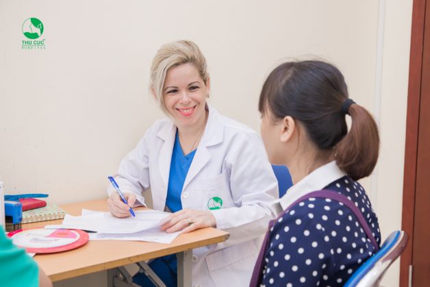Khi bị viêm nhiễm ở nội mạc tử cung sẽ gây ảnh hưởng đến âm đạo và đường tiết niệu, gây ra tiểu buốt, tiểu ra máu