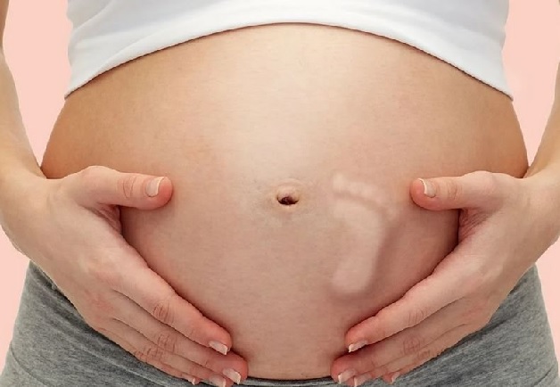 Thai nhi đạp là nguyên nhân khiến mẹ bầu bị đau bụng dưới