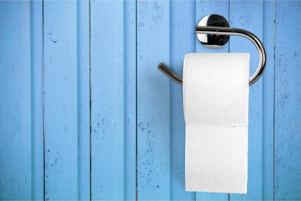 Cắt trĩ đi ngoài ra máu trong thời gian dài làm tổn thương vết mổ, nhiễm trùng vết mổ, hoạt tử hậu môn...