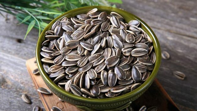Hướng dương không chỉ chứa axit folic mà còn chứa kẽm, giúp cân bằng nội tiết tố nữ