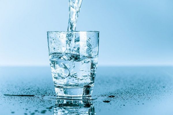 Đừng bao giờ quên việc phải bổ sung thật nhiều nước để phòng ngừa tái phát sỏi