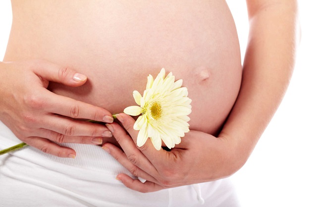 Mẹ bầu có thể bị ngứa vùng kín nếu vệ sinh sai cách như rửa không sạch, vùng kín luôn trong tình trạng ẩm ướt