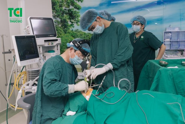 Phẫu thuật nạo túi lợi là một thủ thuật được thực hiện nhằm điều trị bệnh lý viêm quanh răng 