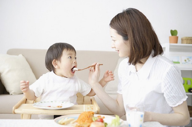 Chế độ dinh dưỡng không đảm bảo là một trong nguyên nhân gây rối loạn tiêu hóa ở trẻ
