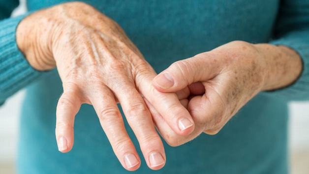 tê bì tay chân thiếu máu não