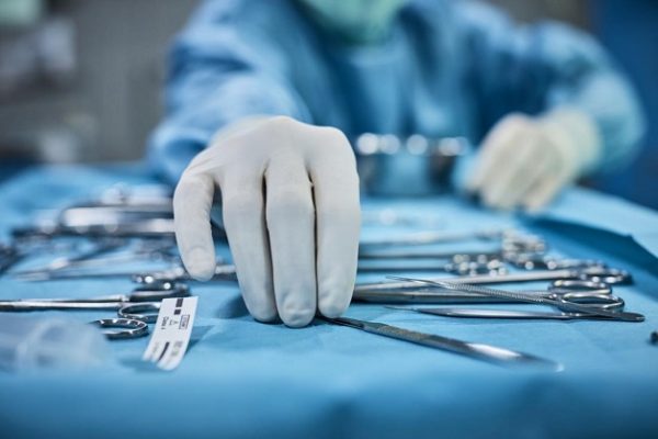 Thoát vị bẹn triệu chứng là gì