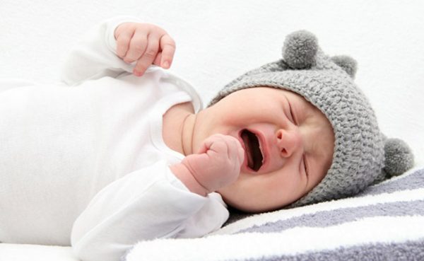 xử trí với trào ngược dạ dày ở trẻ 2 tháng tuổi