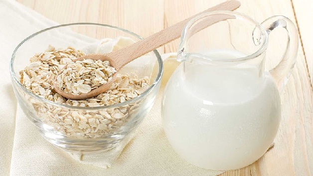 Bố mẹ nên cho trẻ ăn bột yến mạch vào bữa phụ