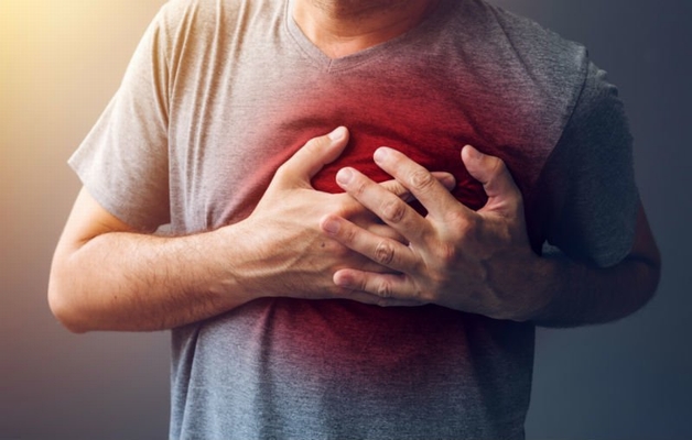 Đau tức ngực, khó thở là biến chứng phổ biến ở người bệnh hở van tim nói chung