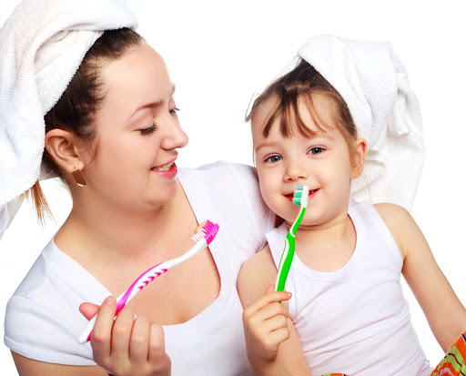 Vệ sinh răng miệng thường xuyên giúp chống hôi miệng hiệu quả