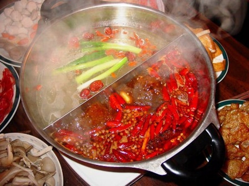 Khi bị nhiệt miệng cần tránh ăn cay nóng