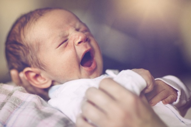 Quấy khóc vào ban đêm có thể là biểu hiện trẻ bị rối loạn giấc ngủ 